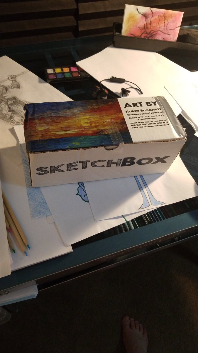 tysenXD's tweet image. New sketchbook for June! 😁 weee #getsketchbox #sketchbox #art #Subscription