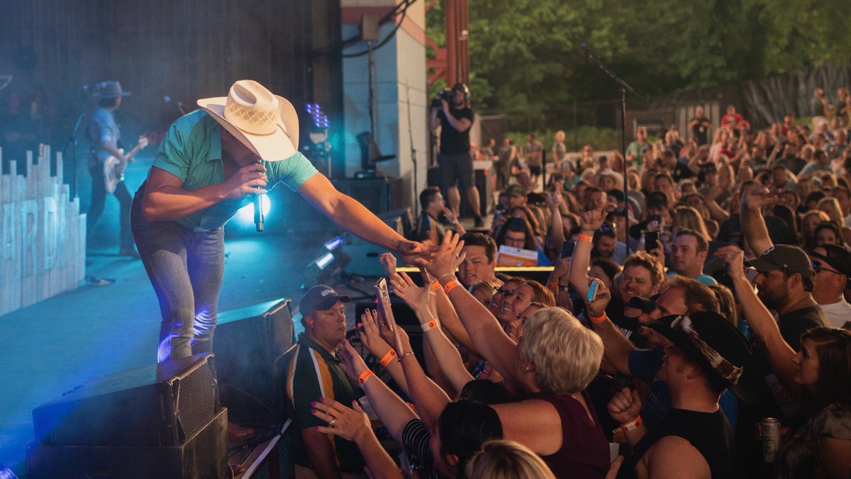 JonPardi's tweet photo. Thanks for the love, Cincinnati! https://t.co/pXjuEYOT6X