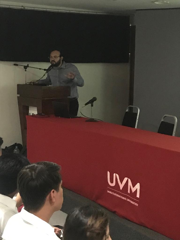 cceuvmvsa's tweet photo. Esta tarde participa el Lic. Alberto Medina, integrante del CCE UVM en el ciclo de conferencias de ciencias de la salud de UVM Villahermosa con el tema "Fundamentos del Derecho Sanitario y Archivo Clínico" https://t.co/fUGQs4LLPC