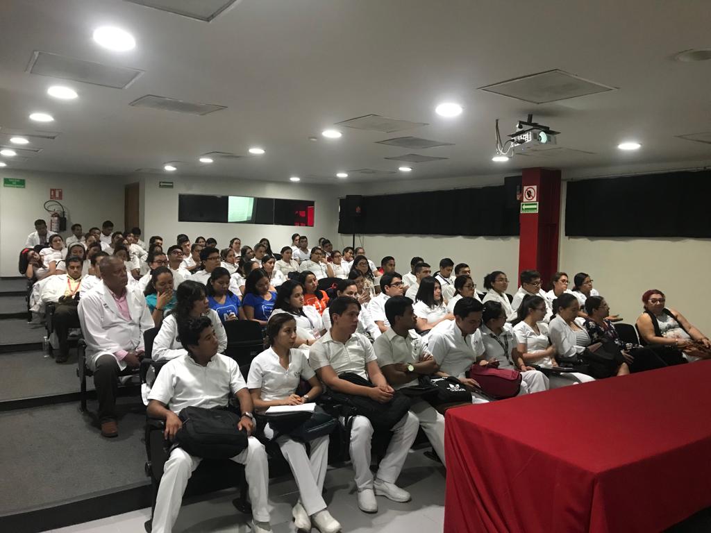 cceuvmvsa's tweet photo. Esta tarde participa el Lic. Alberto Medina, integrante del CCE UVM en el ciclo de conferencias de ciencias de la salud de UVM Villahermosa con el tema "Fundamentos del Derecho Sanitario y Archivo Clínico" https://t.co/fUGQs4LLPC
