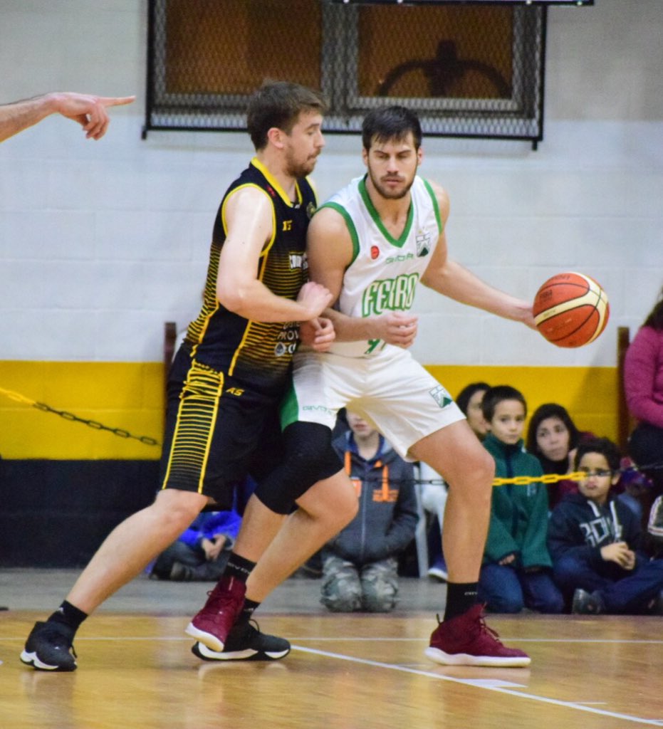 simplebasquet's tweet photo. #LNB FINAL @basquetcomu1 56 @ferrobasquetok 86 = #Gadson 13 - #Massarelli 17 // Ferro se roba el segundo juego derrotando y apabullando en Mercedes a Comunicaciones y empata en 1. La serie se mueve a Buenos Aires para los partidos 3 y 4.
📸 Prensa Comunicaciones https://t.co/KKDxcJH5aX