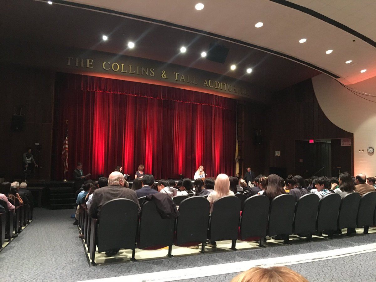 frede52's tweet photo. After a long day at #NJTESOLBE, I raced up the NJ Turnpike 🚗 to #TenaflyPS and presented some awards🏅 to deserving seniors, then made my way to #MackaySchool 🎨 for their annual art show! #LongDay #tired #offtobed https://t.co/9kCwLA5uSp