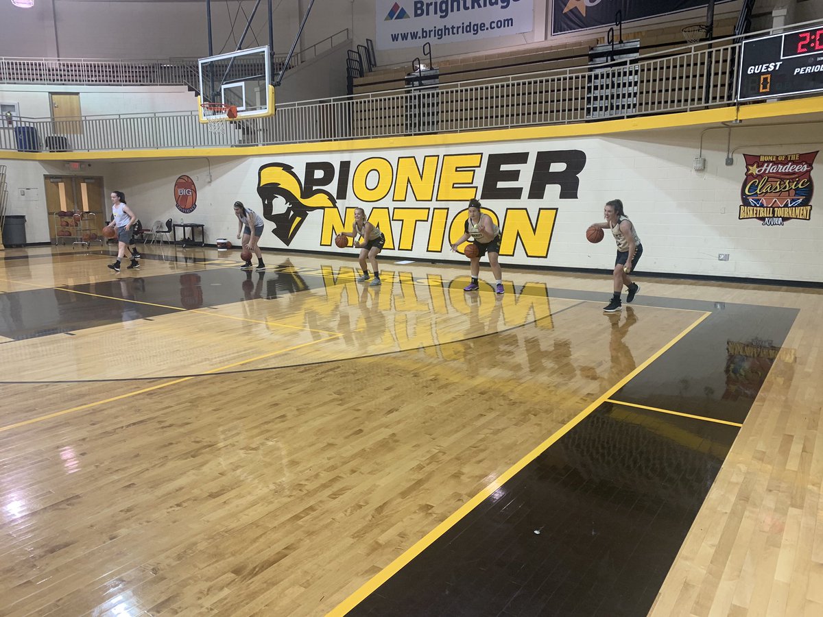 DCHS_ladyhoops's tweet photo. Work hard, get new gear. Great first few summer practices for the hardest working group of young ladies. Best is yet to come. Love my team! https://t.co/zsvnxAn1QN