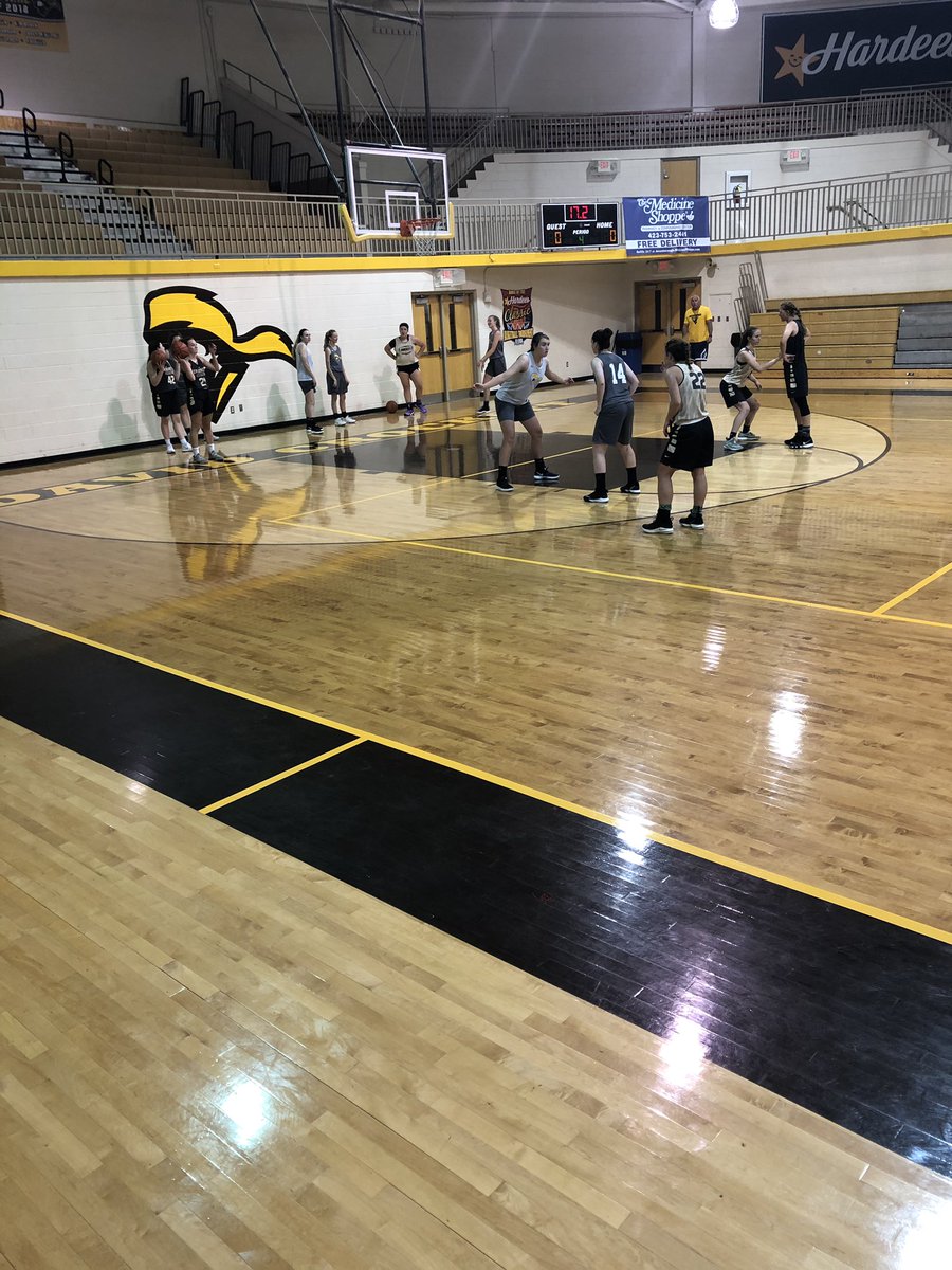DCHS_ladyhoops's tweet photo. Work hard, get new gear. Great first few summer practices for the hardest working group of young ladies. Best is yet to come. Love my team! https://t.co/zsvnxAn1QN