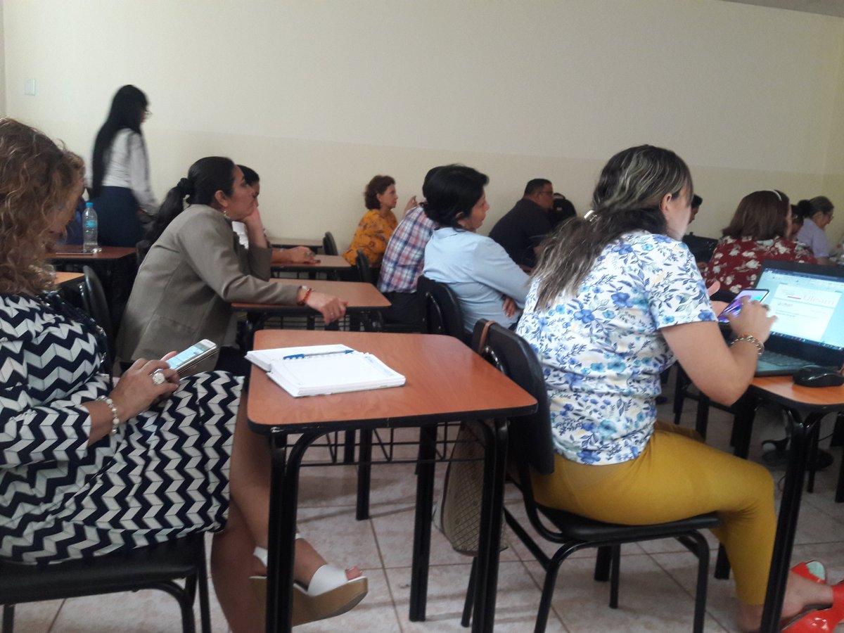 EnfermeriaUleam's tweet photo. Docentes de nuestra Facultad en capacitación sobre Roles del Sistema de Gestión Académica SGA. https://t.co/WFPaVw5EbW