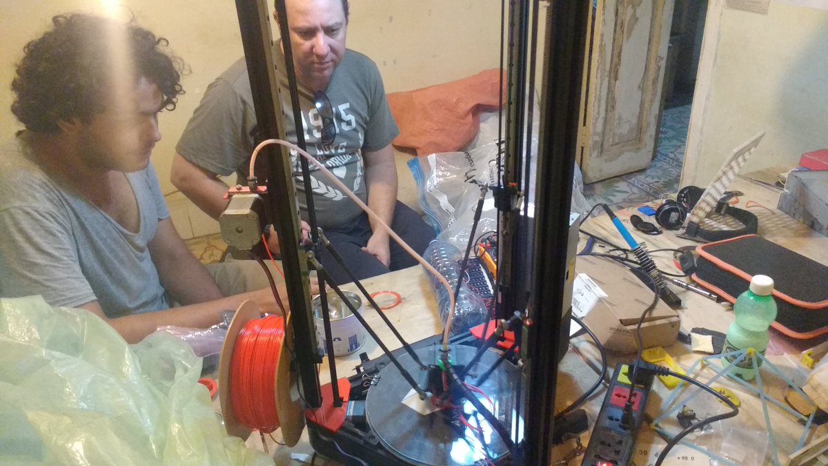 copincha1's tweet photo. Café 3D.!!!
Hoy con Erick, artista joyero experimentando acercamientos a la joyería.
#cafe3Dcopincha
#copincha https://t.co/KifYQzq0VW