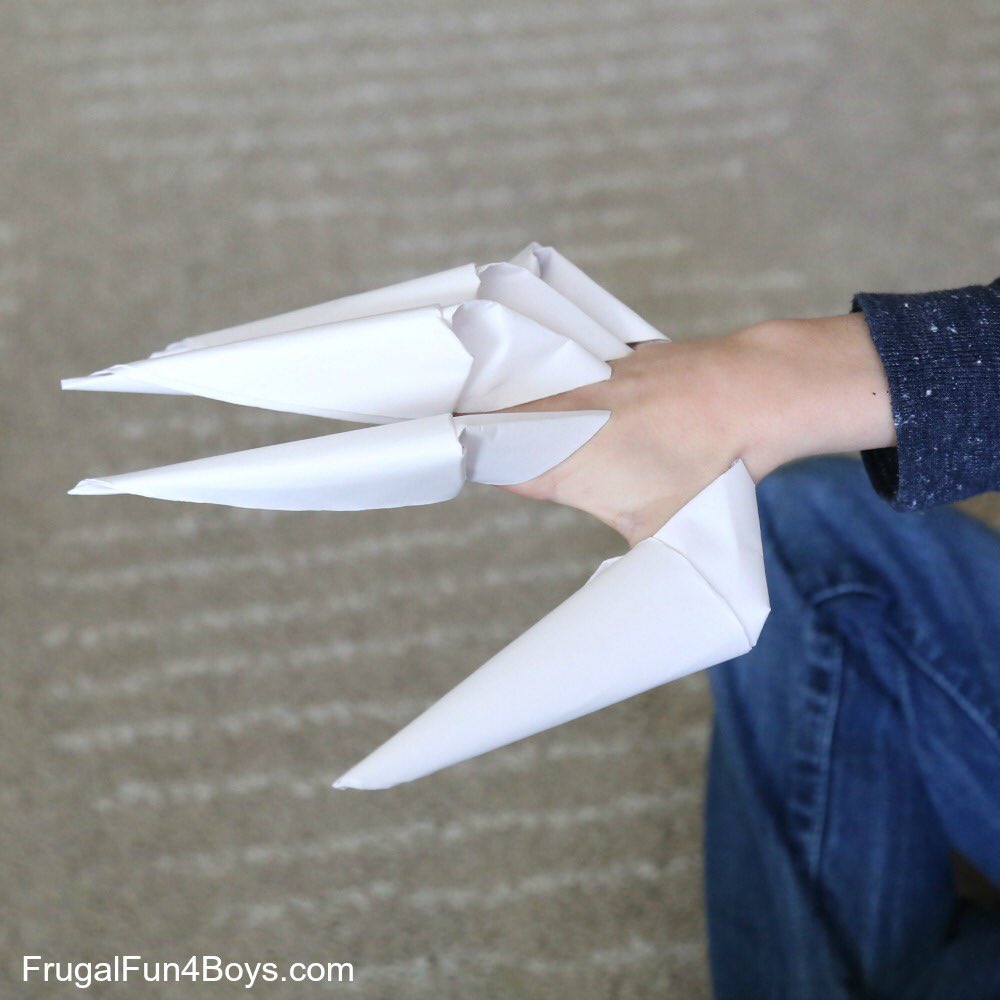 Дракон на палец из бумаги. Оригами когти Фредди Крюгера. Когти Фредди Крюгера из бумаги. Бумажные когти на пальцы из бумаги. Драконьи когти из бумаги.