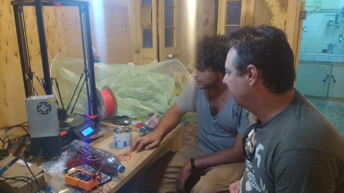 copincha1's tweet photo. Café 3D.!!!
Hoy con Erick, artista joyero experimentando acercamientos a la joyería.
#cafe3Dcopincha
#copincha https://t.co/KifYQzq0VW