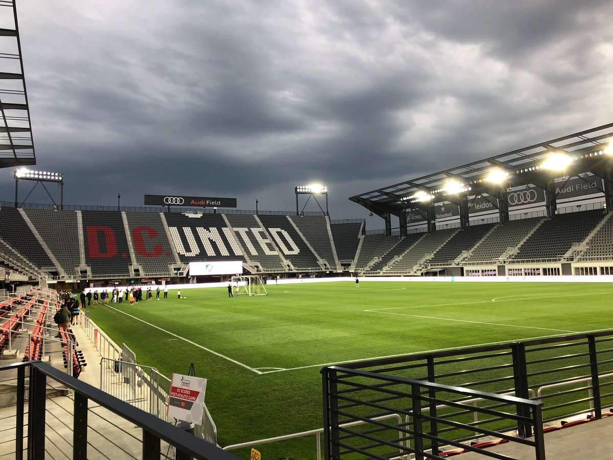 TrinhNLieu's tweet photo. Red carpet treatment for @Juliefurt and I tonight at @DCSCORES #OneNightOneGoal @AudiField home of @dcunited. Shout out to @WashSpirit too! Thank you to @MarkLogic for selecting this #MLW19 charity that I've been involved with for so many years. #WeAreMarkLogic #GivingBack https://t.co/y71yiGy1Sp