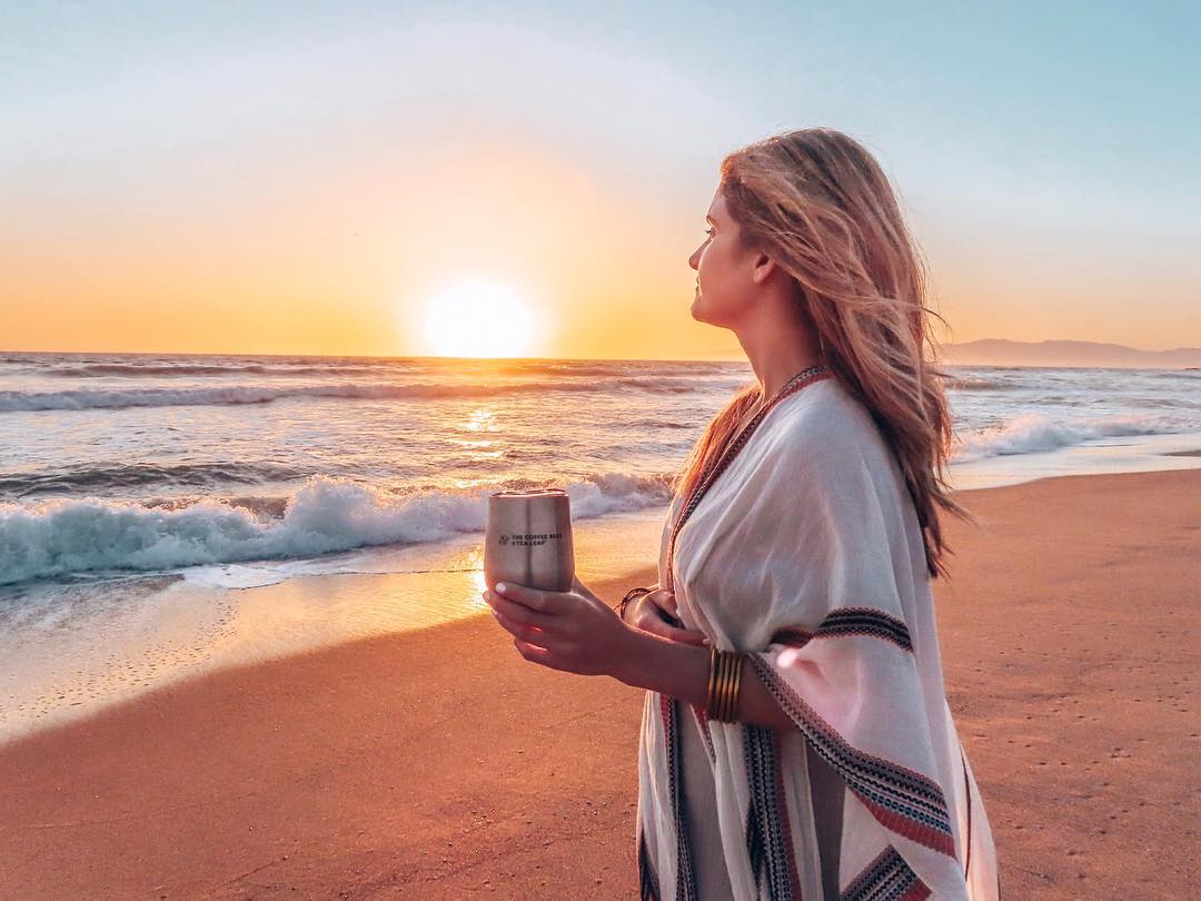 TheCoffeeBean's tweet photo. What a 'brewtiful' view! Where is your favorite place to enjoy a cup of coffee or tea? Upload your photo and tag it with #brewtifulviews for a chance to get featured.
πΈ: IG elevatetheglobe https://t.co/2IJzu5I4YL