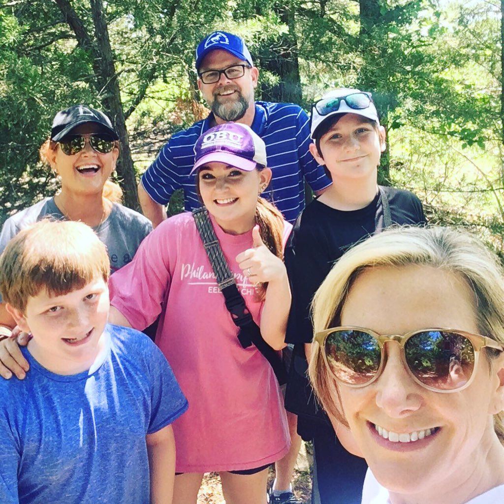 RebeccaBonner24's tweet photo. My favorite summertime activities: hiking, campfires, s’mores and spending time with family! Enjoying some R&R before starting classes next week! #mcasummer19 https://t.co/YROaXBbdf4