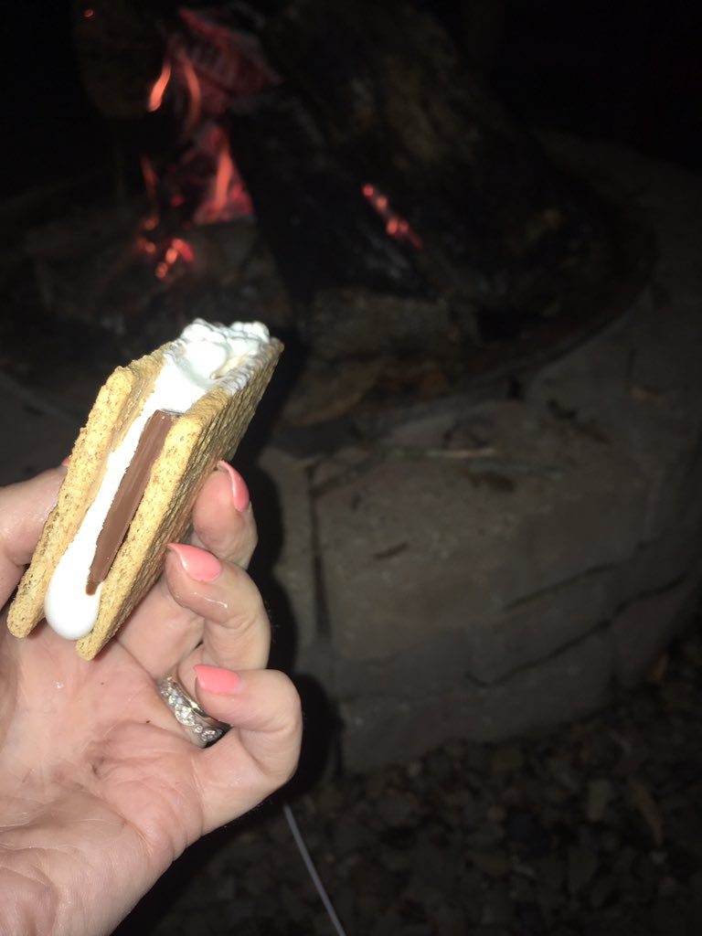 RebeccaBonner24's tweet photo. My favorite summertime activities: hiking, campfires, s’mores and spending time with family! Enjoying some R&R before starting classes next week! #mcasummer19 https://t.co/YROaXBbdf4