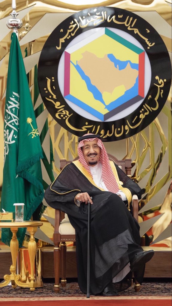 bin_Raja1's tweet photo. قمة وحرب وأرهاب ومشاكل كثيرة 
وآخذ الأمر نوعٍ من انوااع التجارب 

يجمع اللي موالينه بشبه الجزيرة 
ويبتسم في وجيه اعداه بسمة محارب 

 #القمه_الخليجيه_العربيه https://t.co/LdcN6Tv8C1