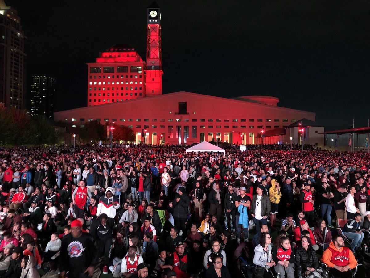 timandfriends's tweet image. An estimated 20,000 people came out to the Mississauga Jurassic Park... 🤯

#WeTheNorth | 📸: @PeelPoliceMedia