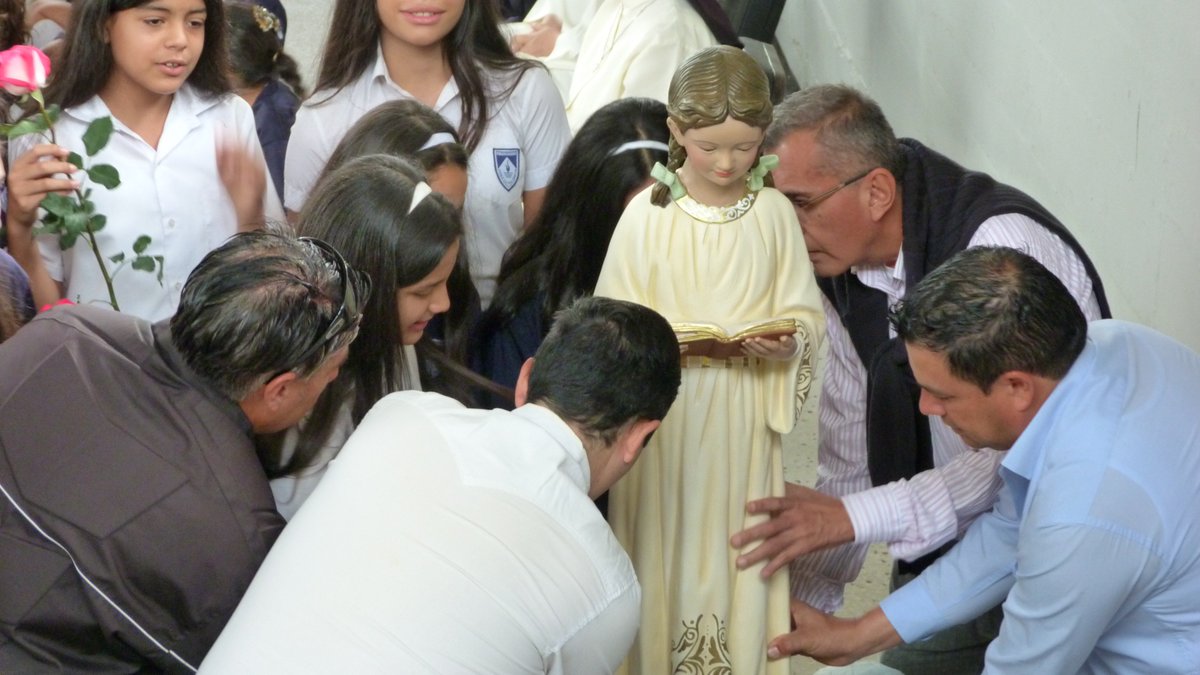 presentacion_m's tweet photo. Con actos de alegría coronamos a nuestra Virgen en esta última semana del mes de mayo (mes de la virgen) agradecemos la participación de todos los miembros de nuestra comunidad en los actos celebrados para su veneración. https://t.co/t1cLfvwPEw