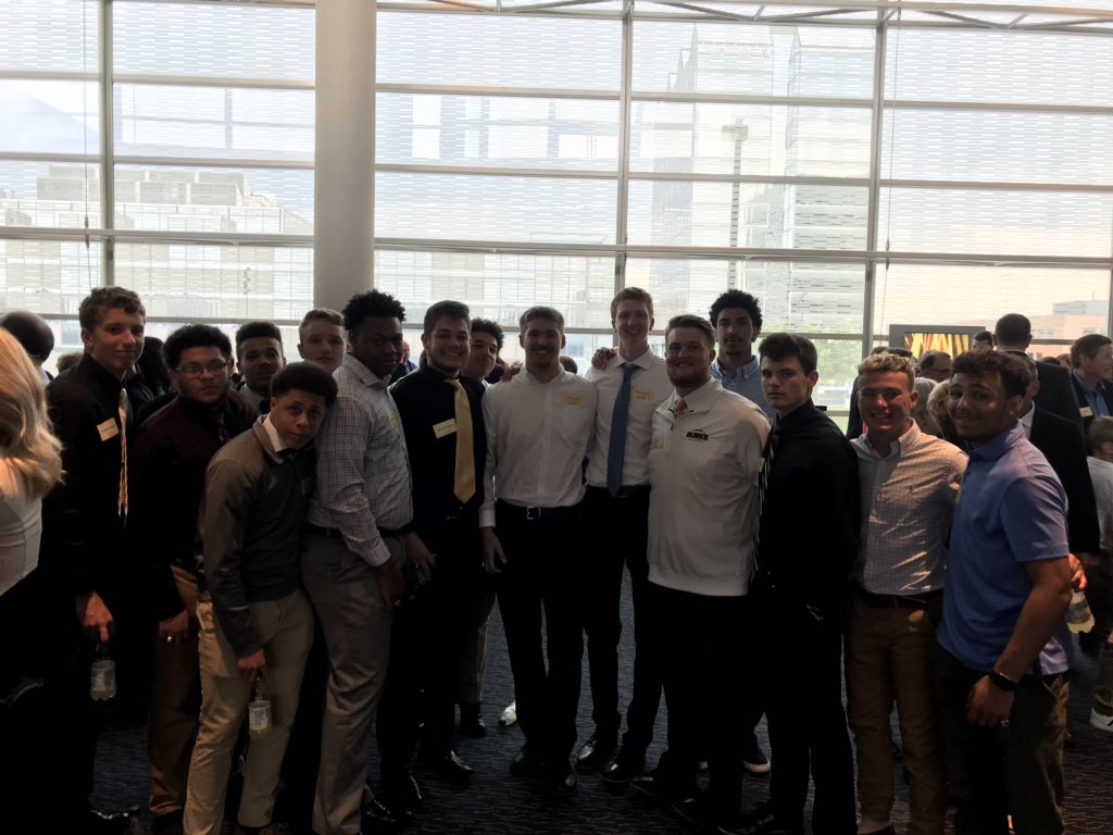 Coach_Limongi's tweet image. Honored to win #OSCAS Team of the Year!! This award is for the entire Burke football family...thank you for making this year one to always remember!