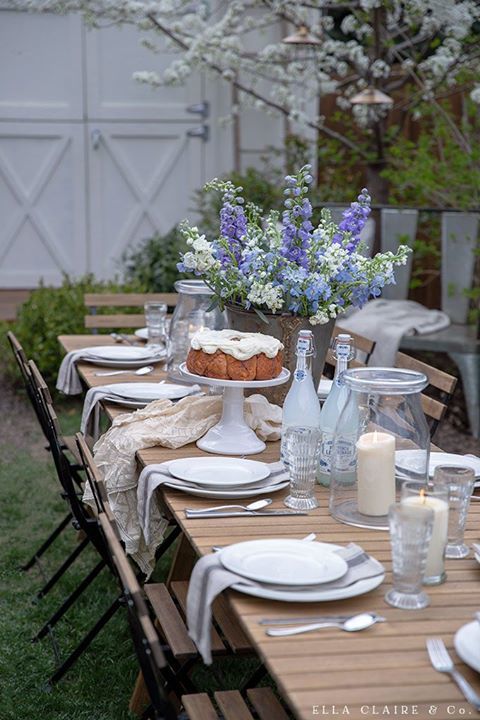 With the weather warming up, it's time to get outside! Ella Claire features 14 Summer Tablescape Ideas for Outdoor Entertaining!

bit.ly/2IdvaQH