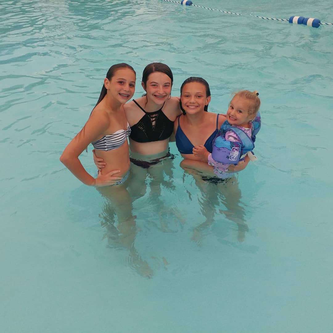 lindsey_shannon's tweet photo. 🌴🌊Summer 🌞 Vibes🌊🌴
#cheerparty #pooltime https://t.co/meuCKP4A8w