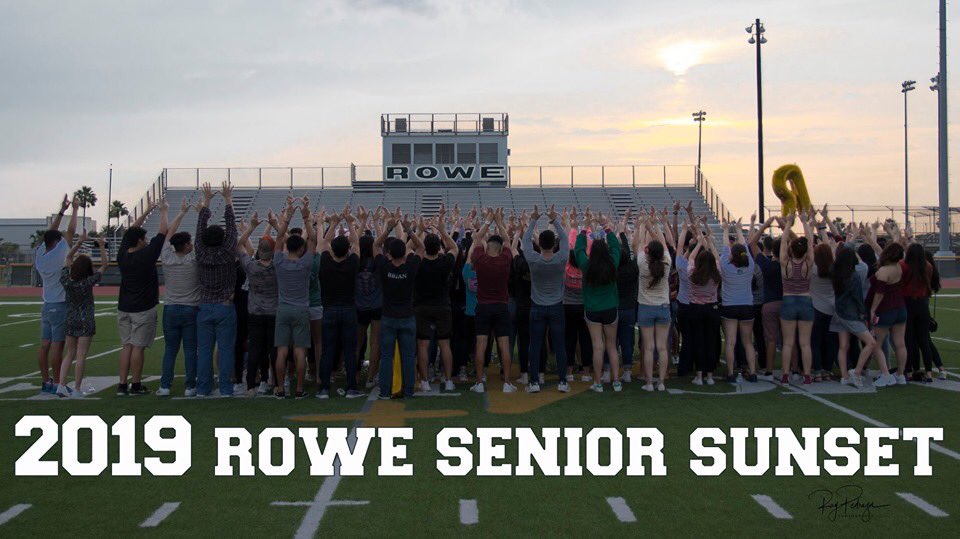 Rowe2019's tweet photo. From our first Thursday to our last, Senior year was a blast! 💚💛#seniorsunset https://t.co/Q8tjUhti6i
