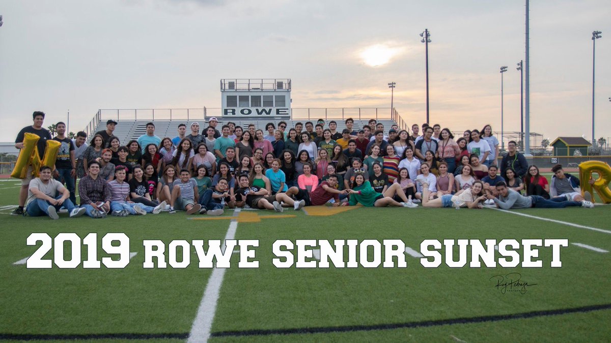 Rowe2019's tweet photo. From our first Thursday to our last, Senior year was a blast! 💚💛#seniorsunset https://t.co/Q8tjUhti6i