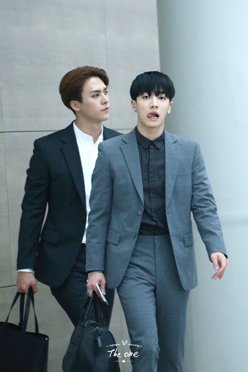 GKisTHEONE's tweet photo. 무슨 로만스 영화에서ㅋㅋㅋㅋㅋ그런 약간...회장님 포스가 있는거 같아서 ㅋㅋㅋㅋㅋㅋ 그날 정말 웃겼다...ㅋㅋㅋㅋㅋㅋㅋㅋㅋㅋㅋㅋㅋㅋㅋㅋㅋㅋㅋ
🤣🤣🤣🤣🤣
동니도 ㅋㅋㅋㅋㅋㅋㅋ 회장님 비서같애 ㅋㅋㅋㅋㅋㅋㅋㅋㅋㅋ

https://t.co/mArMgMTG4g

#이기광 #기광 https://t.co/wpTYlMBcwm