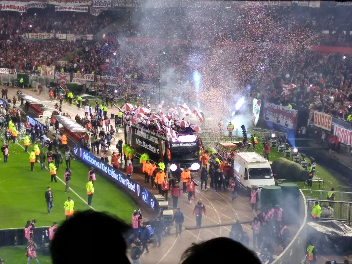 DonJony8's tweet photo. #Recopado #DaleCampeon #VamosRiver @RiverPlate #TirateUnOsoPratto https://t.co/w2Qt7x9W5w