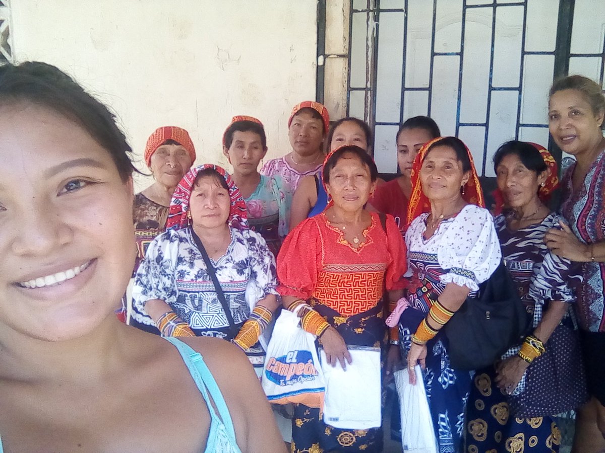 natijaens's tweet photo. Mujeres artesanas, inician la creación  de nuevas propuestas para lucir Molas, e inician las clases para el grupo Las artesanitas. https://t.co/zjtxYqwDzQ