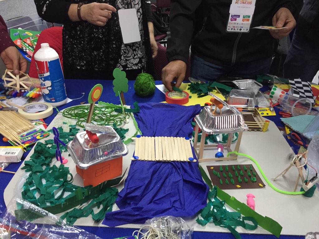 gabydeg's tweet photo. Resolviendo desafíos en #ScratchAlSur2019 #aprendizajecreativo  #educacionmaker @aprendecriabr @LEGO_Education https://t.co/bpOSxbIkd6