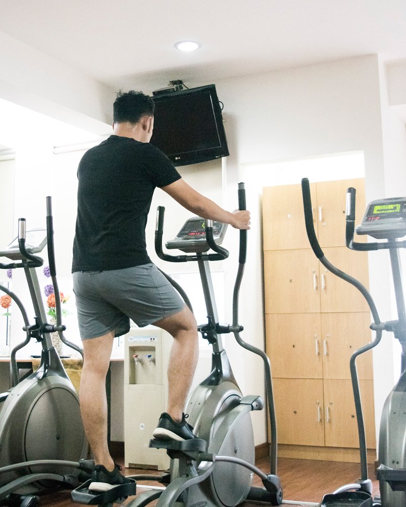Life must be balance between business, and healthy lifestyle by working out or any kind of healthy activities. The more you sweat, the more you able to relieve the stressful you've faced.
.
.
#rooms #staycation  #genuinecare #sudirmanarea #HARRISfX