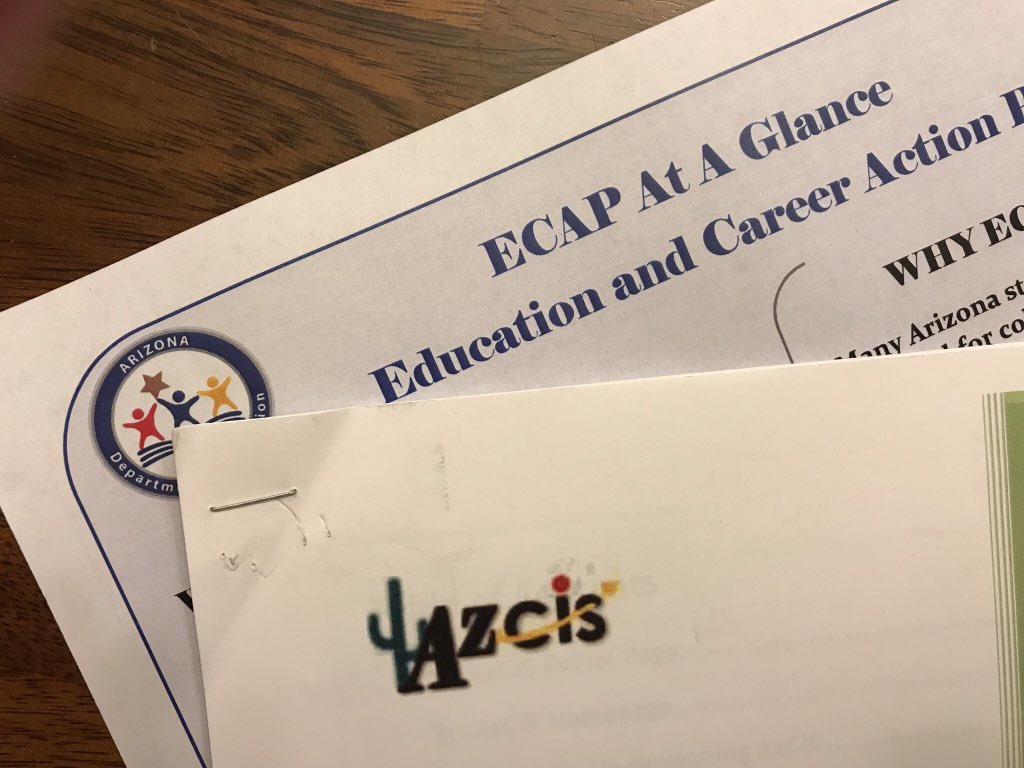 MrsSTEMBerger's tweet photo. Another great day of learning! So many great resources to help students in middle grades explore career pathways! #DysartLearns #iExploreLab https://t.co/mfayhlDedz