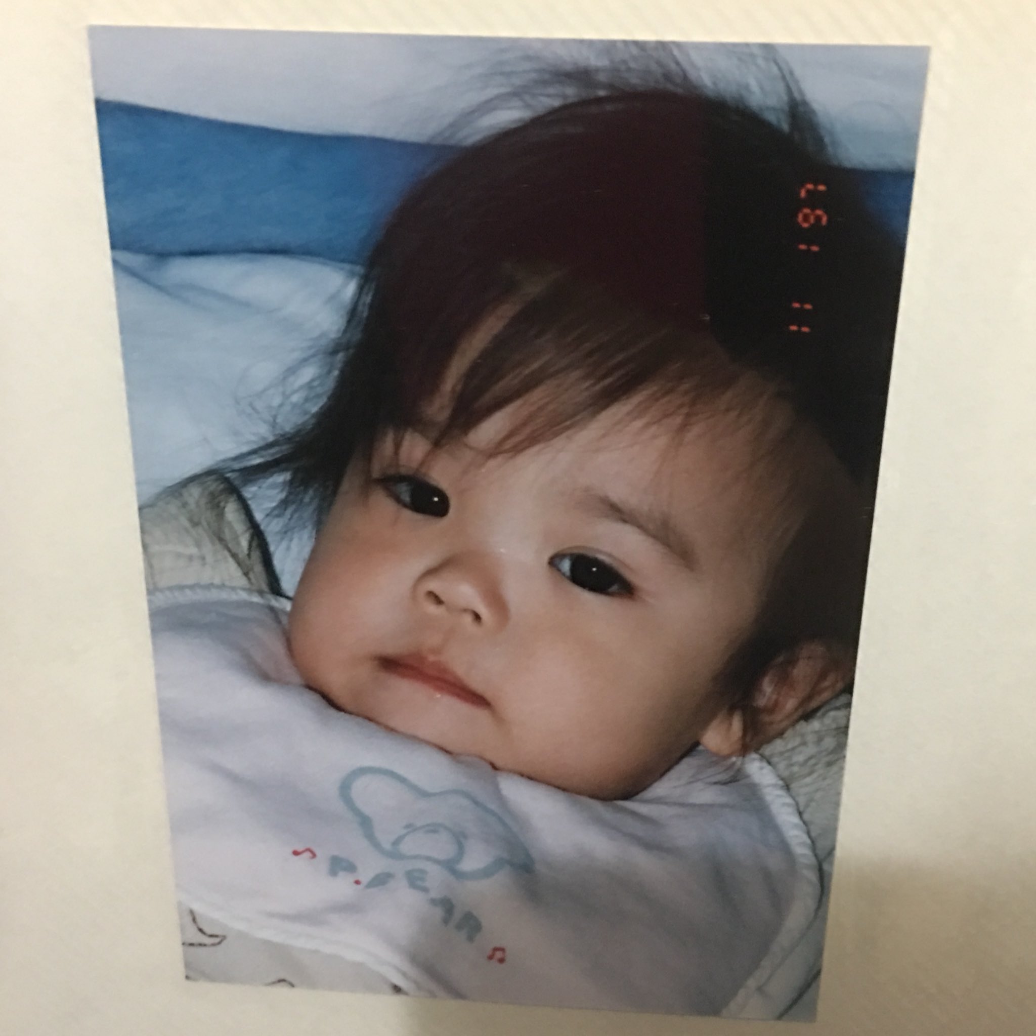 Twitter 上的 Fuka 自分の顔のパーツの話やけど 唯一生まれつき二重なんは まじで有難いけど ほんまに 鼻低いのと顔丸いのはコンプレックスすぎ こちらの生まれつきはいらんかった 昔からふてこいな ほんで あと 鼻上向きすぎちゃう 笑 T Co