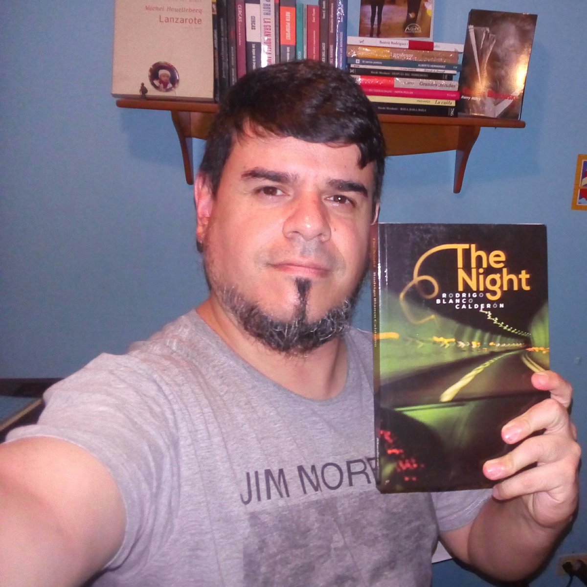 LectorMetalico's tweet photo. Felicidades a @atajoslargos , ganador de la III Bienal de Novela Vargas Llosa con "The Night".

 Un abrazo a mis colegas @luisyslas y @carlos_sandova , editores de lujo. 

En @EditaMaderaFina estamos de fiesta.

Seguimos haciendo libros

#BienalVargasLlosa | #thenight https://t.co/WpHsHZMWPR