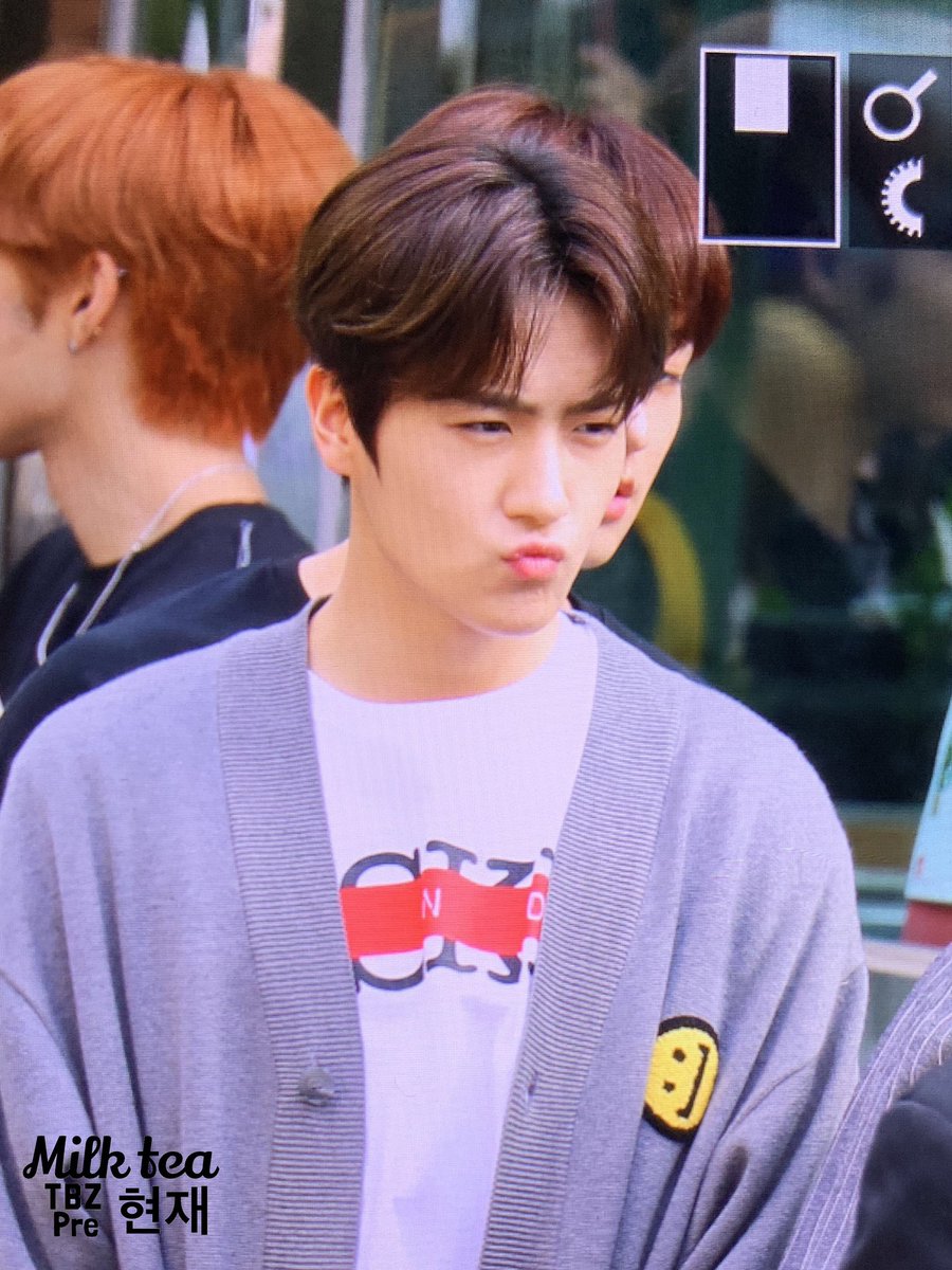 hyunjaes back at it again with his POUTS !!!!!!