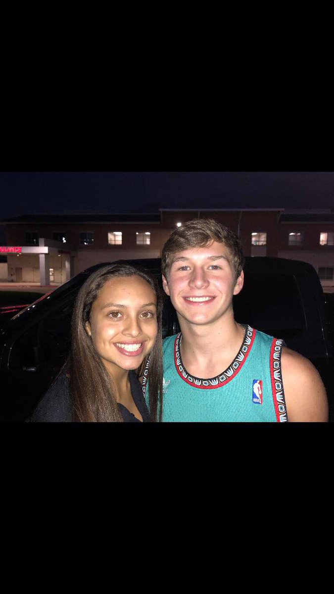 lbraden03's tweet photo. Happy birthday kris thanks for always being there for Whitney and for me love ya💗 https://t.co/2KUdHxa1F3