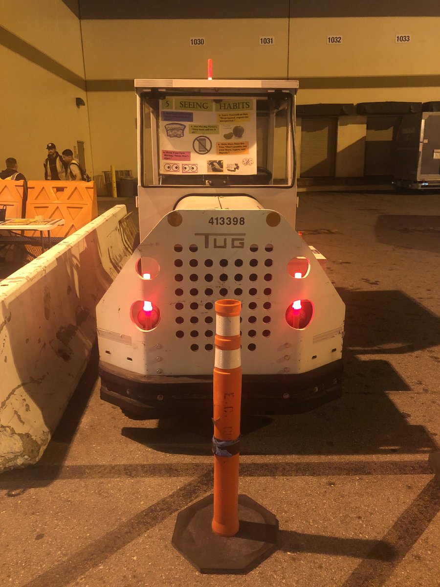 audreyvb3's tweet photo. Ontario Night Ramp talking up the importance of 360* visibility #ontintraramp #UPSers #rampsafety #SafetyNeverStops #SafeByChoice #vests #Lights #reflectivematerial #SoCalSoSafe https://t.co/LUG5AKAiWD