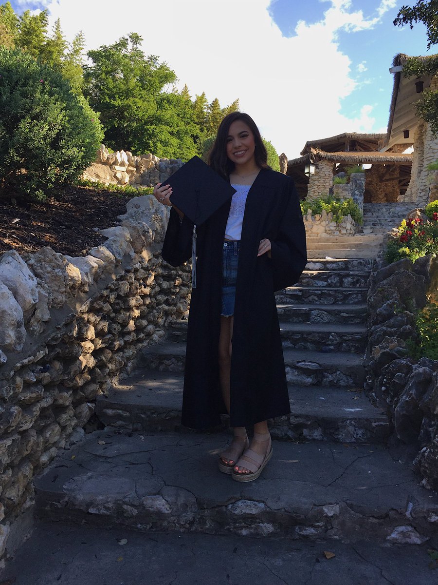 HarlanCheer's tweet photo. Idalia is a two year member of our JV Cheer team. She will be a part of the first graduating class for Harlan! We wish you nothing but success in your future endeavors! 💙#SeniorRecognitionWeek #ClassOf2019 https://t.co/GLyeU6JDJy