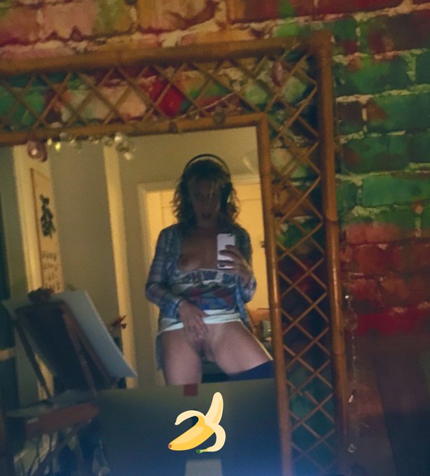 Working in the cole mine goin down down down...had ta out my secret weapons #pussy #tits #mirrorselfie<a href="/tag/pussy"class="tags"><span>#pussy</span></a><a href="/tag/mirrorselfie"class="tags"><span>#mirrorselfie</span></a><a href="/tag/tits"class="tags"><span>#tits</span></a>