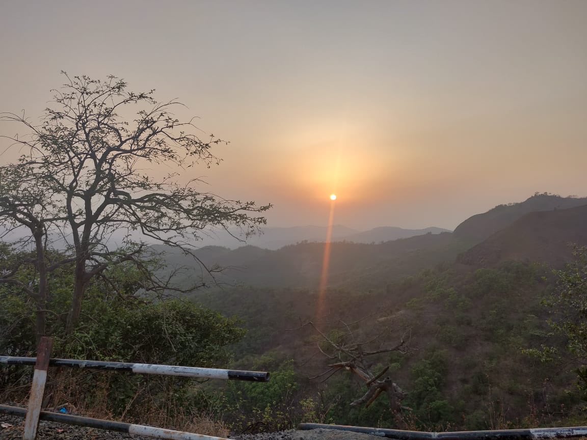 TheIndianRTC's tweet photo. #RTCMumbai and #RTCPune took a drive to the mango country - Ratnagiri; to indulge in rustic revelry of the Konkans over the #weekend. ๐
.
Driving in a #convoy, chasing the beautiful windmills #RTCStyle
#Mumbai #Pune #Roadtrip https://t.co/HE19Br30jn