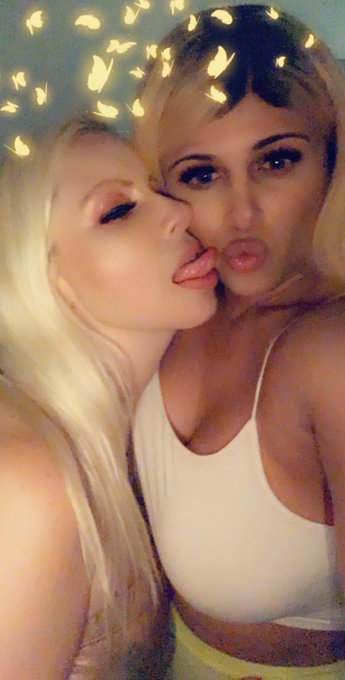 Yeah mudafuckas #xbiz #xbizmiami https://t.co/MEQSx2csS8<a href="/tag/xbiz"class="tags">#xbiz</a><a href="/tag/xbizmiami"class="tags">#xbizmiami</a>
