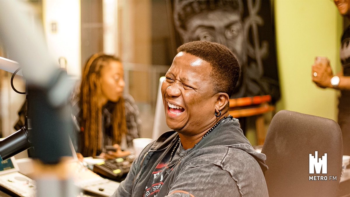 FreshBreakfast_'s tweet photo. Already a riveting start to #FamousFreshFriday with @djcleo1 @DJFreshSA @RelebogileM @AngieKhumalo https://t.co/FvYM2ndRDN