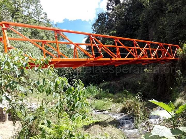 puenteros's tweet photo. 22 metros mas cerca del progreso. Orgullosamente ensamblado por campesinos #voluntarios. Herramientas y acciones eficientes, porque creemos que así se construye paz. #PuentesDeLaEsperanza #Tolima #Puenteros #FootBridge #Bridgebuilders https://t.co/kGFDLQcYgO