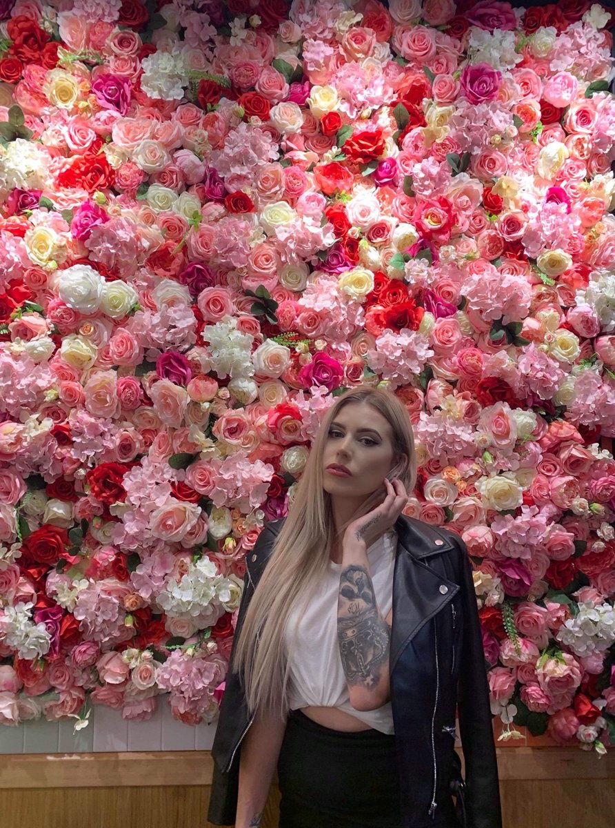Kara_Aus's tweet photo. I want to lay you down in a bed of roses
Actually just waiting for my bubble tea in chinatown Sydney.
#Chinatown #Sydney #Roses #Style #OOTD #LeatherJacket #Model #Australian #AustralianModel #TattooedGirl #InkedBabe #Aesthetics https://t.co/5G6EHpSK26