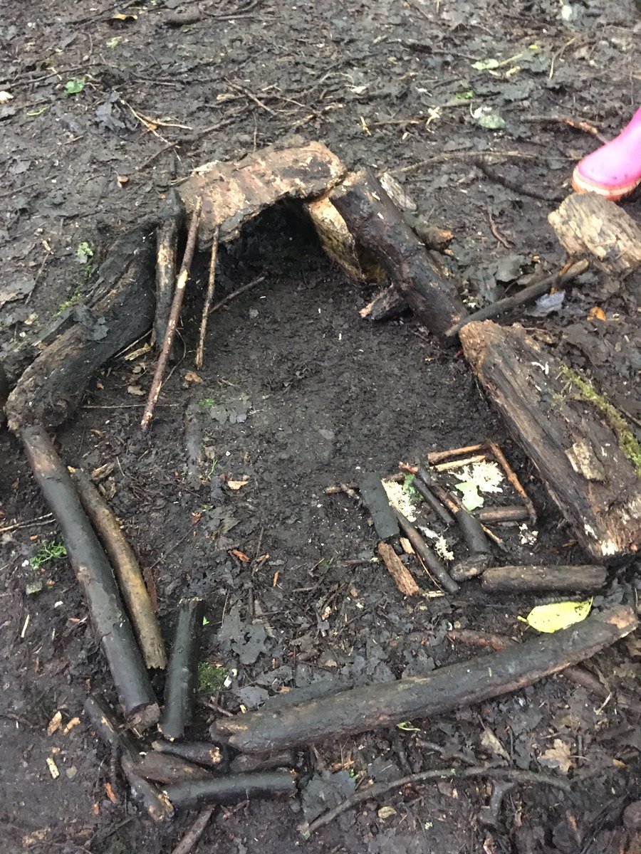 blackhallPS's tweet photo. P5M Bug hotels #2floors #free #bedbugs @_EarthCalling_ https://t.co/7BQ33DMnGr