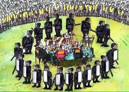fred78510cntf's tweet photo. @domie311 @davidperrotin Les forces de sécurité sont les seuls remparts pour protéger l'oligarchie financière et la mafia politicienne. 

#GiletsJaunes 
#Acte29 #ActeXXVIII https://t.co/LKXxzlQc7F