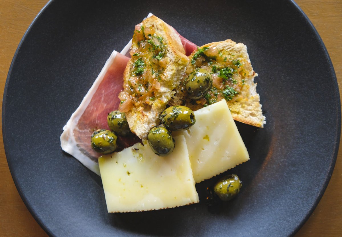 226Gallowgate's tweet photo. Just a little taster of what we’ll be serving up once we’re open…this gorgeous plate of Serrano ham, Manchego cheese, olives and tomato-rubbed bread.👌

💥OPENING SOON!💥 https://t.co/qm2hHF8r3t