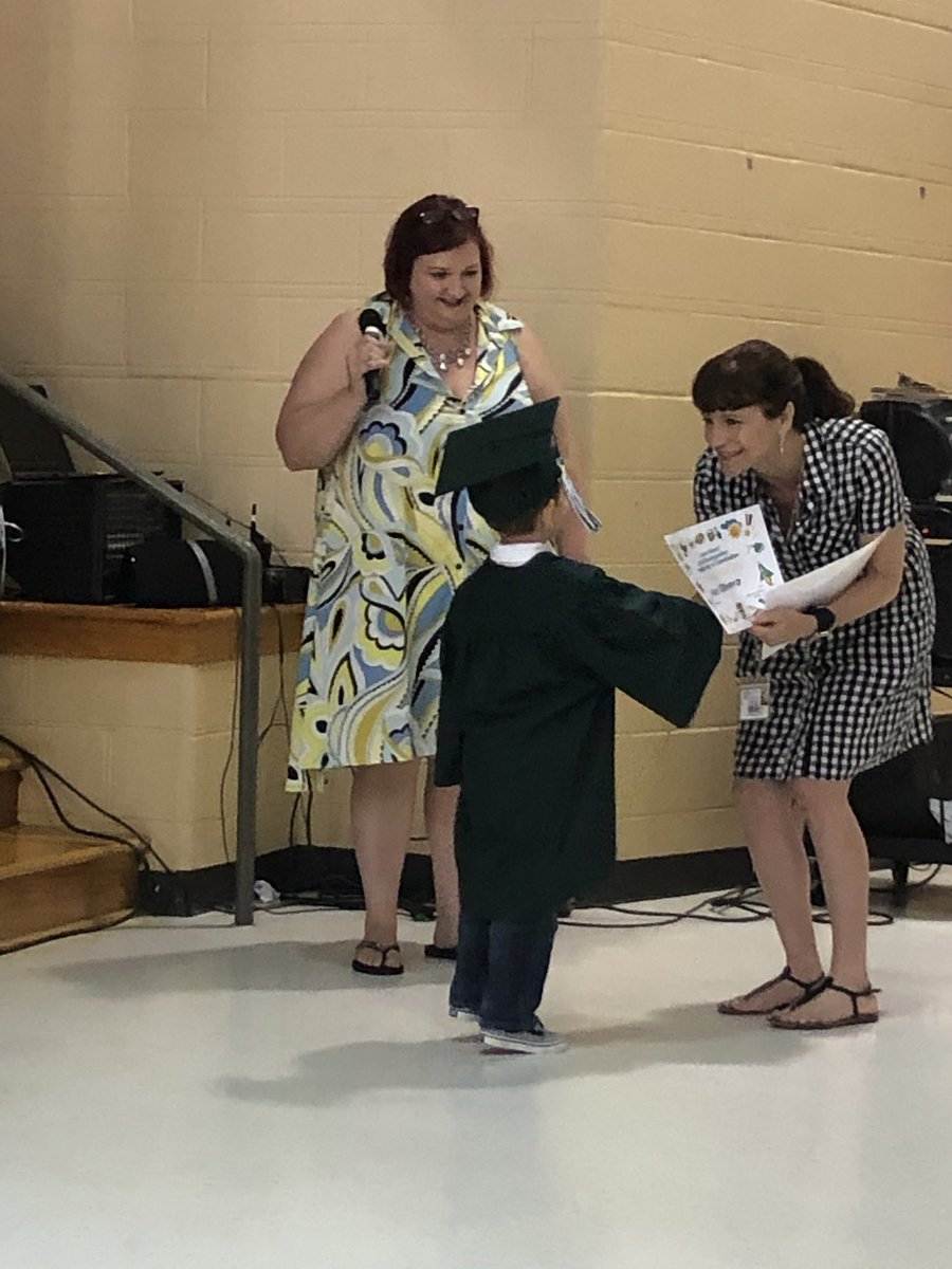 mcwilliams_joni's tweet photo. Celebrating our Early Chilhood at OFE. #prekpromotiom @OakForestES https://t.co/sMGkz6cL9P