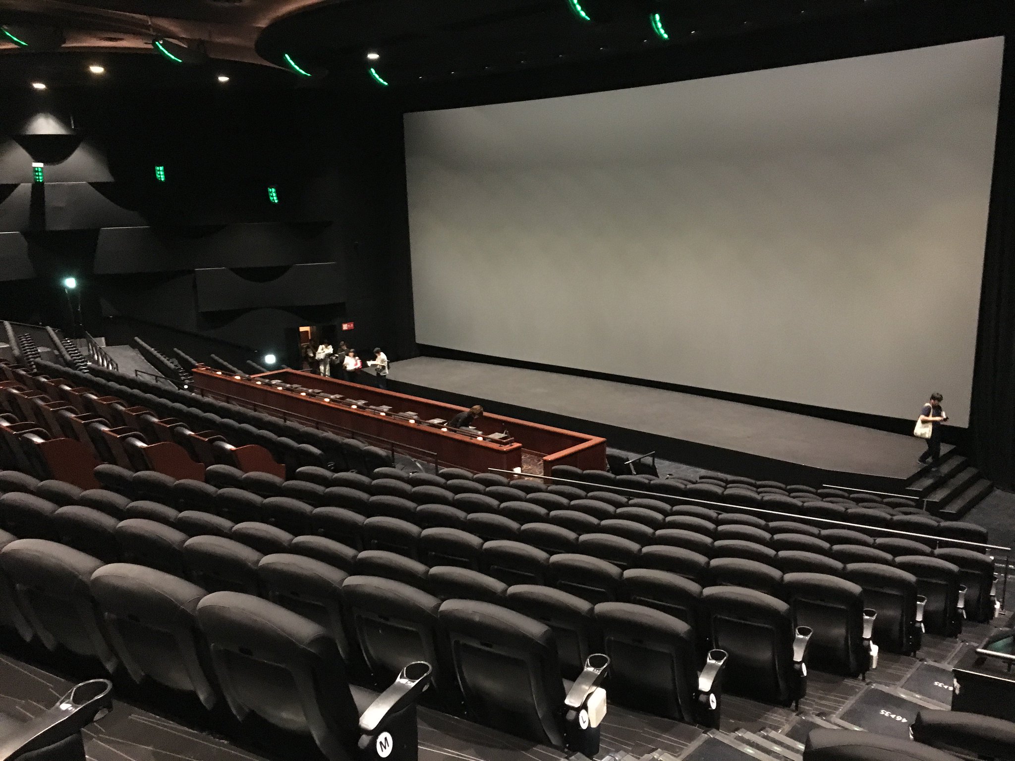 映画 凪待ち 公式 凪待ち君のひとりごと 今日は 完成披露の劇場打ち合わせ うーん やはりでかいな Tohoシネマズ 六本木ヒルズスクリーン７ どんな舞台挨拶にしようかな 悩 香取慎吾 恒松祐里 白石和彌 凪待ち T Co I7p4pxuagy Twitter