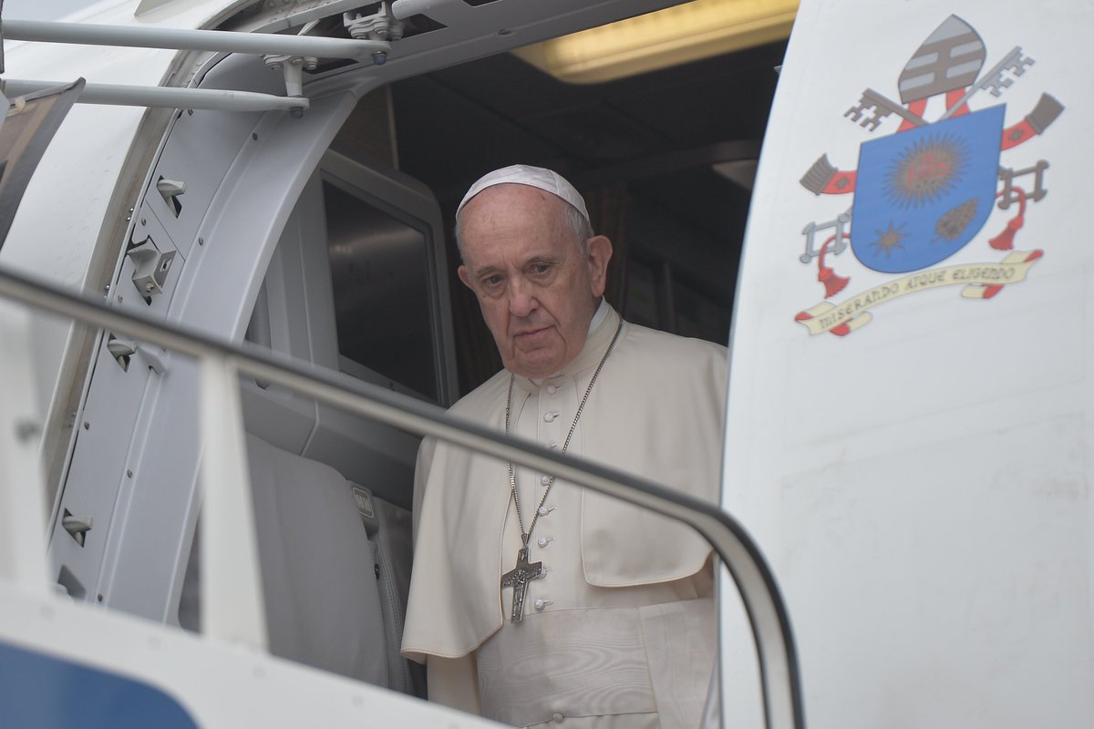 huff_ro's tweet photo. Papa Francisc în vizită în Romania. @Pontifex in first visit in Romania. #PopeinRomania #FranciscoenRumania https://t.co/HjJTrHtVyK