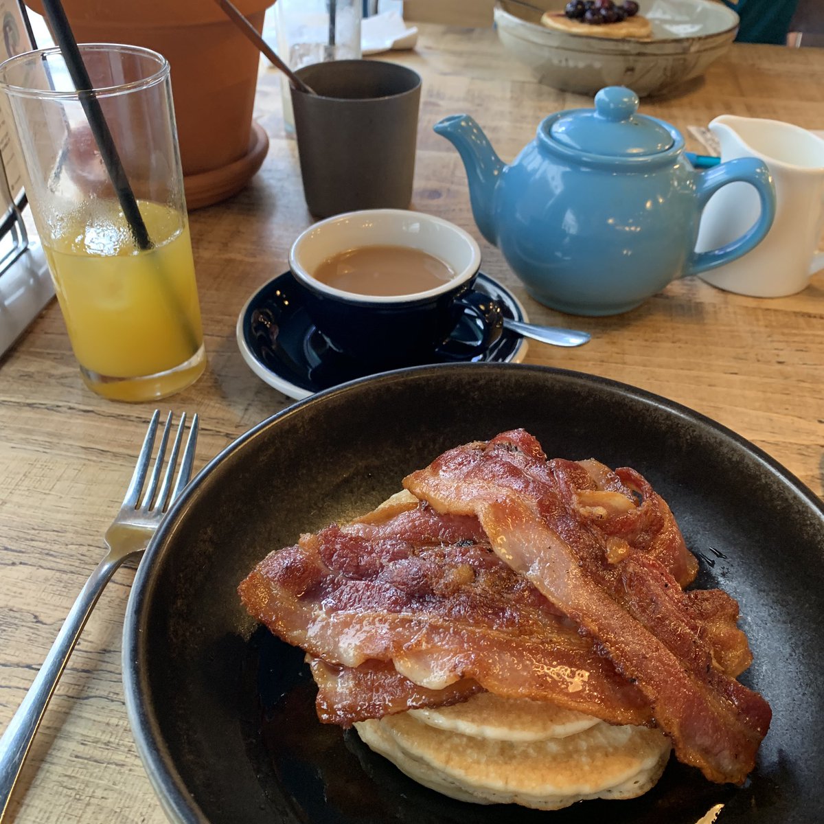 TabisW's tweet image. Classic #librarybingo ! Quick visit to the beautiful @BristolLibrary entrance hall and ‘reading room’ before we head up to climb #CabotsTower
I should probably mention the amazing pancakes @quaystreetdiner for breakfast too! @LibrariesUnLtd ❤️s pancakes!!