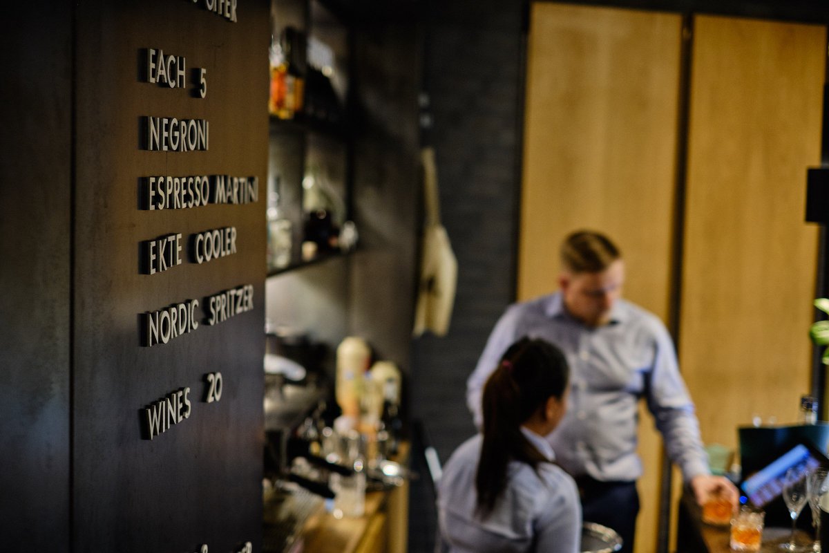 Friday Drinks kick off at 5pm tonight with <a href="/DJSHRAII/">@DJSHRAII *</a>, drinks specials and our terrace for some good vibes.  

#FridayFeeling #weekendvibes #bloombergarcade #cocktails #music #city